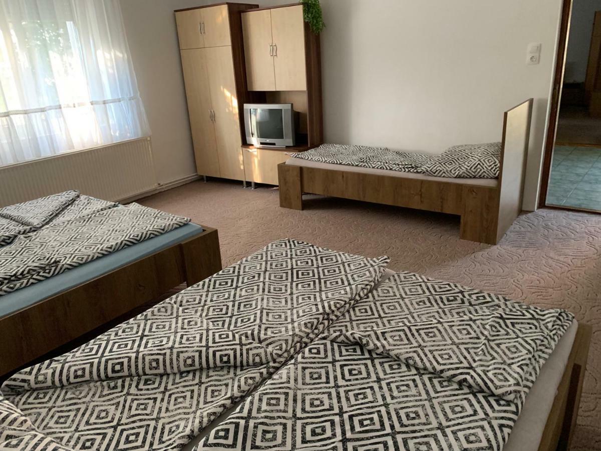 Ferienwohnung Viktor Apartmanhaz Zamárdi Exterior foto